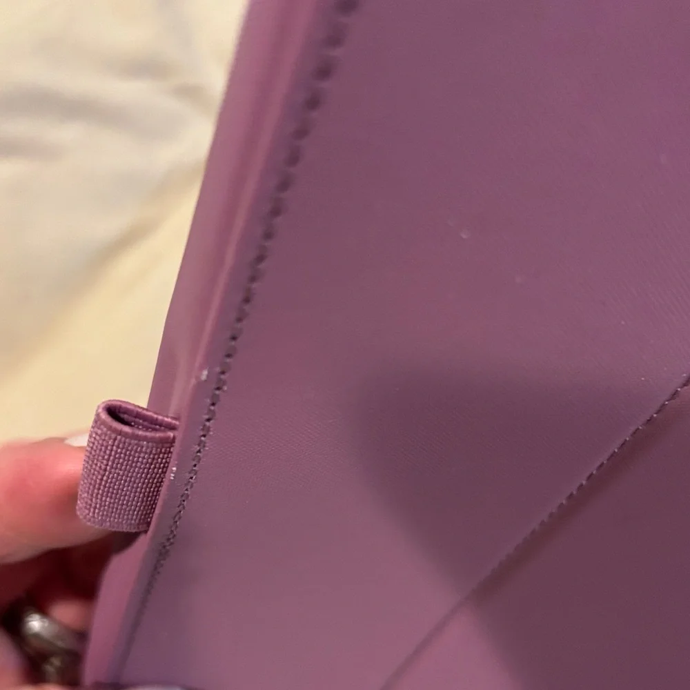 NWT Speck Balance Folio for iPad 10.9